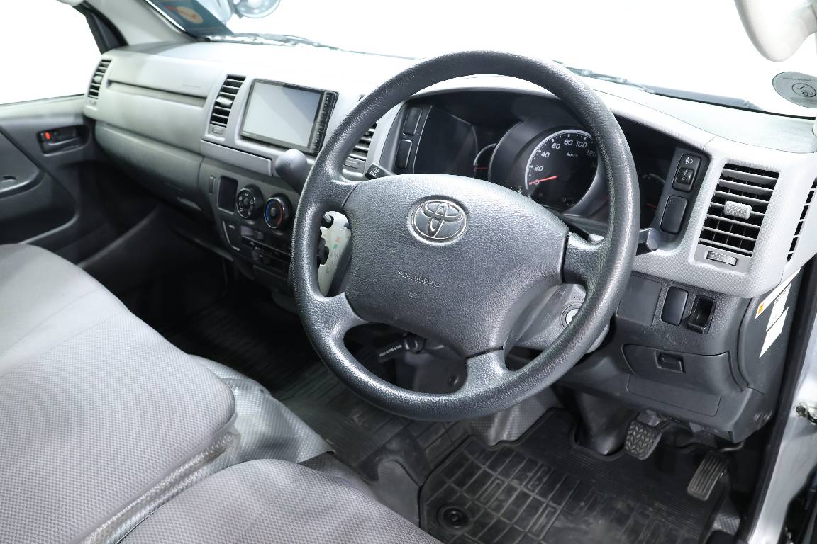 2013 Toyota Hiace 3.0L DIESEL 2WD 