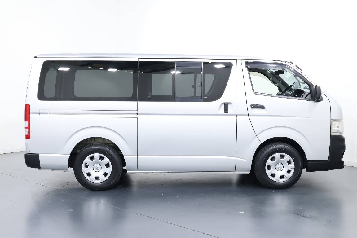 2013 Toyota Hiace 3.0L DIESEL 2WD 