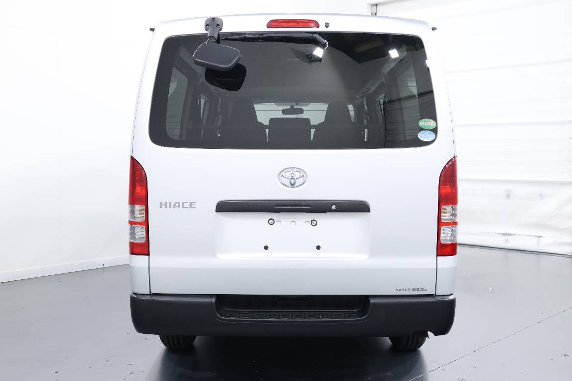 2013 Toyota Hiace 3.0L DIESEL 2WD 