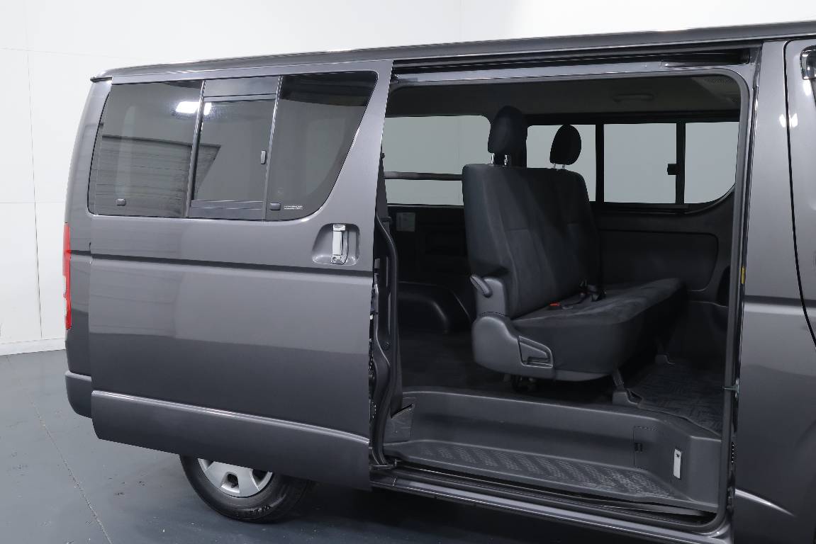 2013 Toyota Hiace 3.0L DIESEL 2WD 