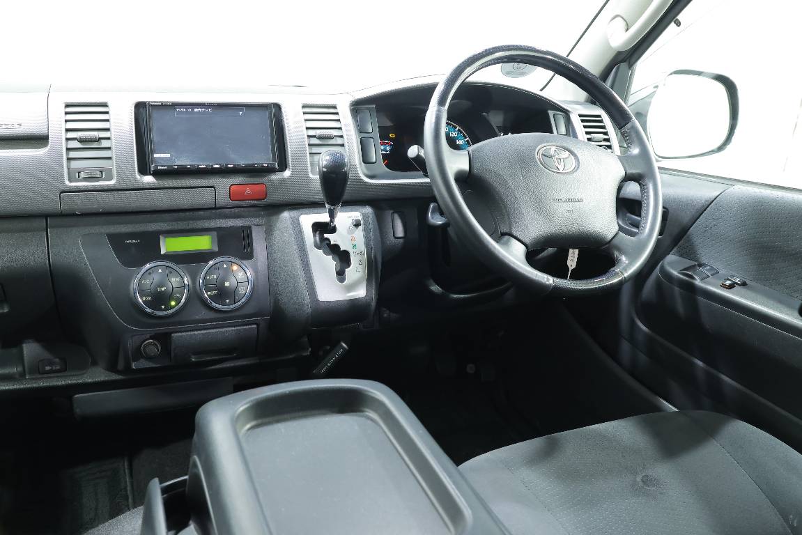 2013 Toyota Hiace 3.0L DIESEL 2WD 