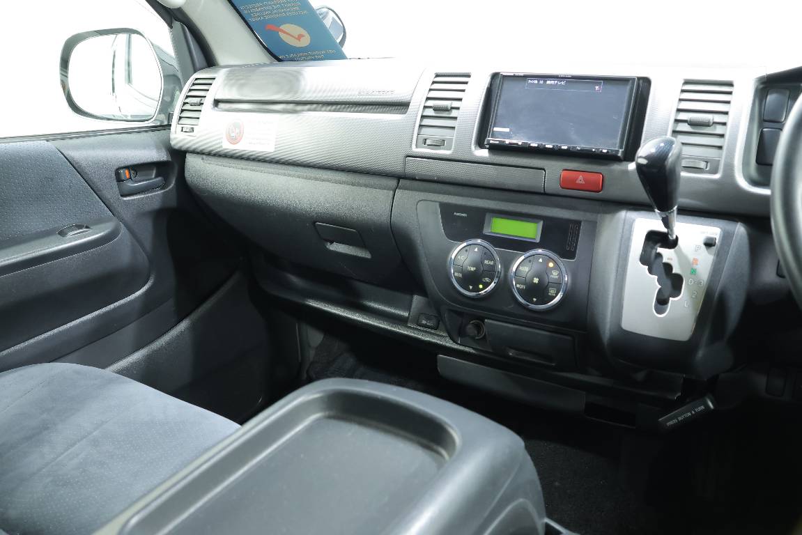 2013 Toyota Hiace 3.0L DIESEL 2WD 