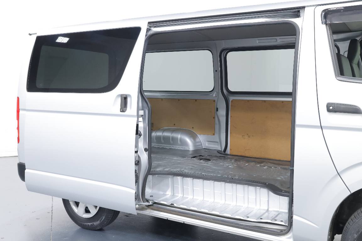 2020 Toyota Hiace 3.0L DIESEL 2WD 