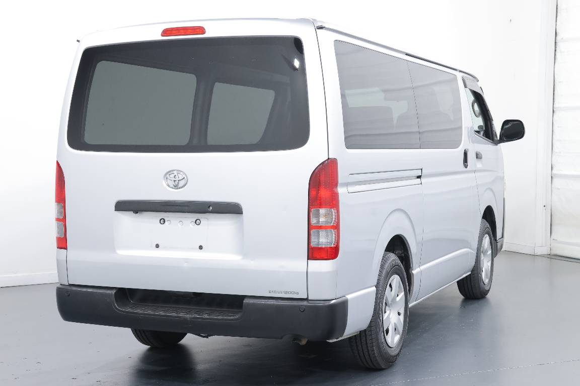 2020 Toyota Hiace 3.0L DIESEL 2WD 