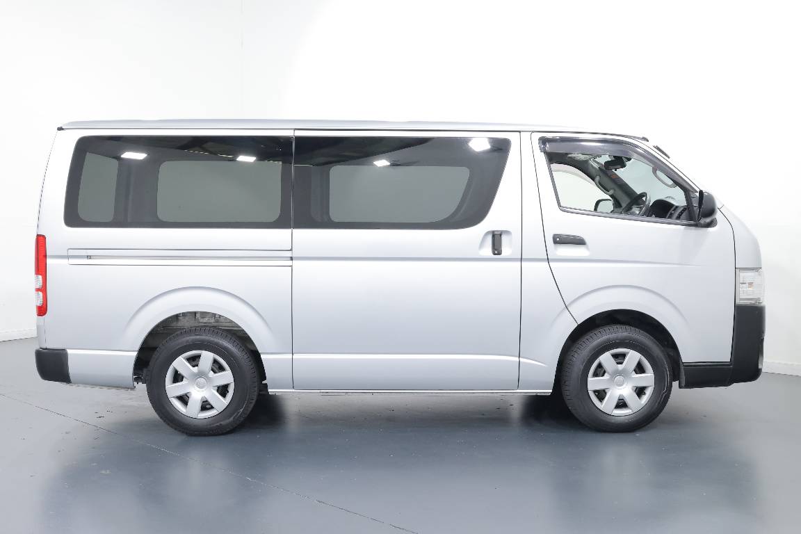 2020 Toyota Hiace 3.0L DIESEL 2WD 