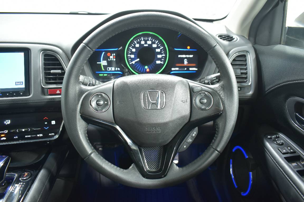 2014 Honda Vezel 1.5L HYBRID 5 SEATER