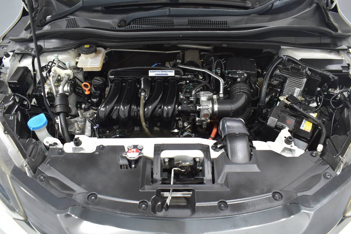 2014 Honda Vezel 1.5L HYBRID 5 SEATER