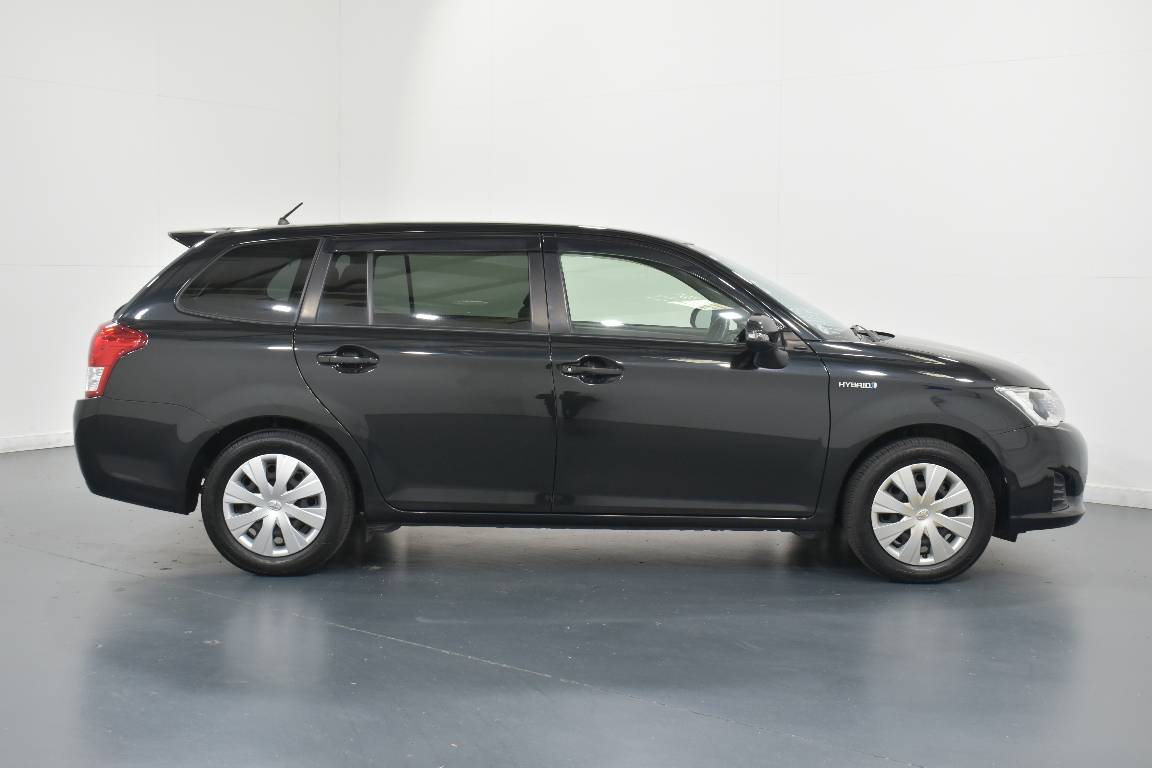 2014 Toyota Corolla Fielder 1.5L HYBRID 5 SEATER