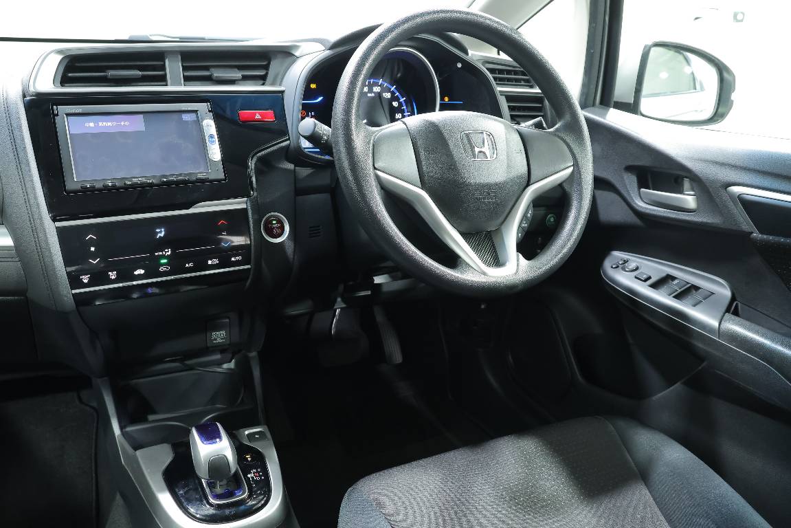 2015 Honda Fit 1.5L HYBRID 5 SEATER