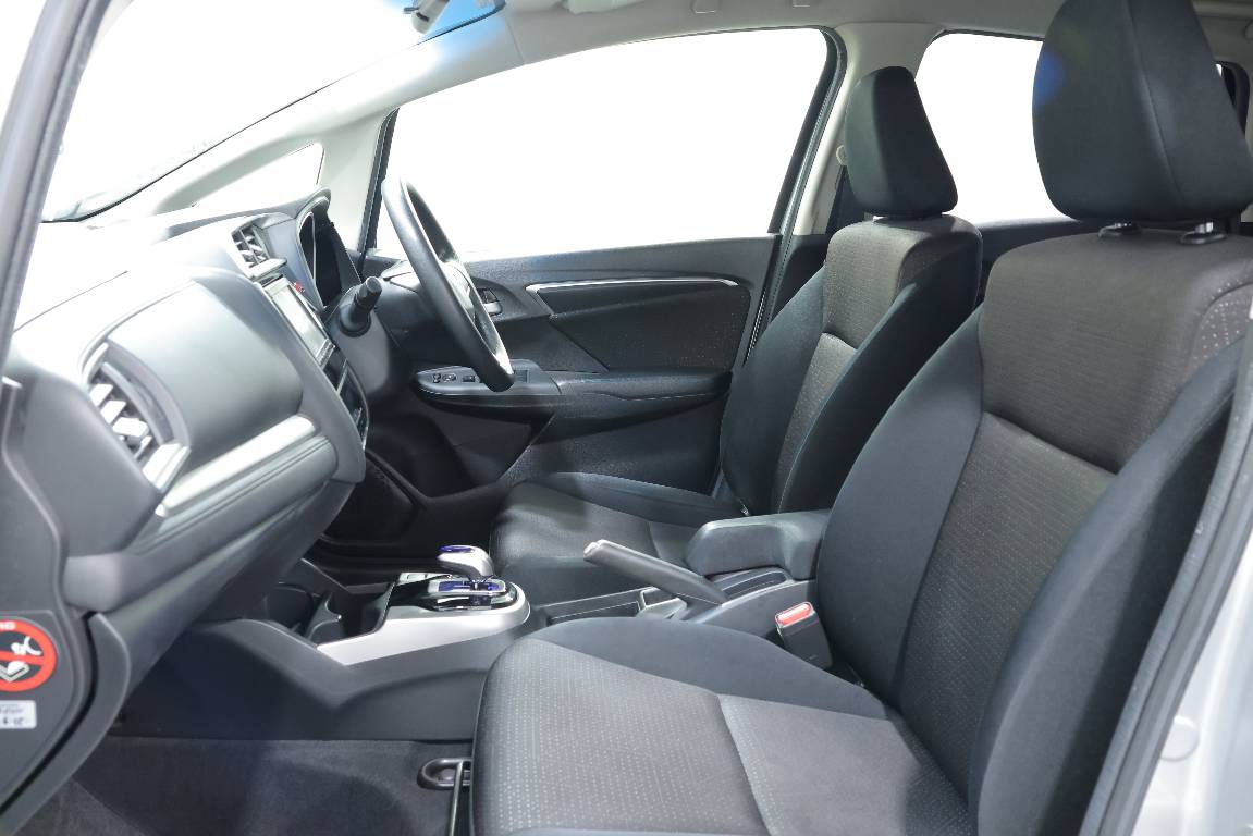 2015 Honda Fit 1.5L HYBRID 5 SEATER