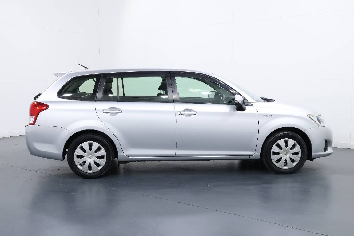 2014 Toyota Corolla Fielder 1.5L HYBRID 5 SEATER