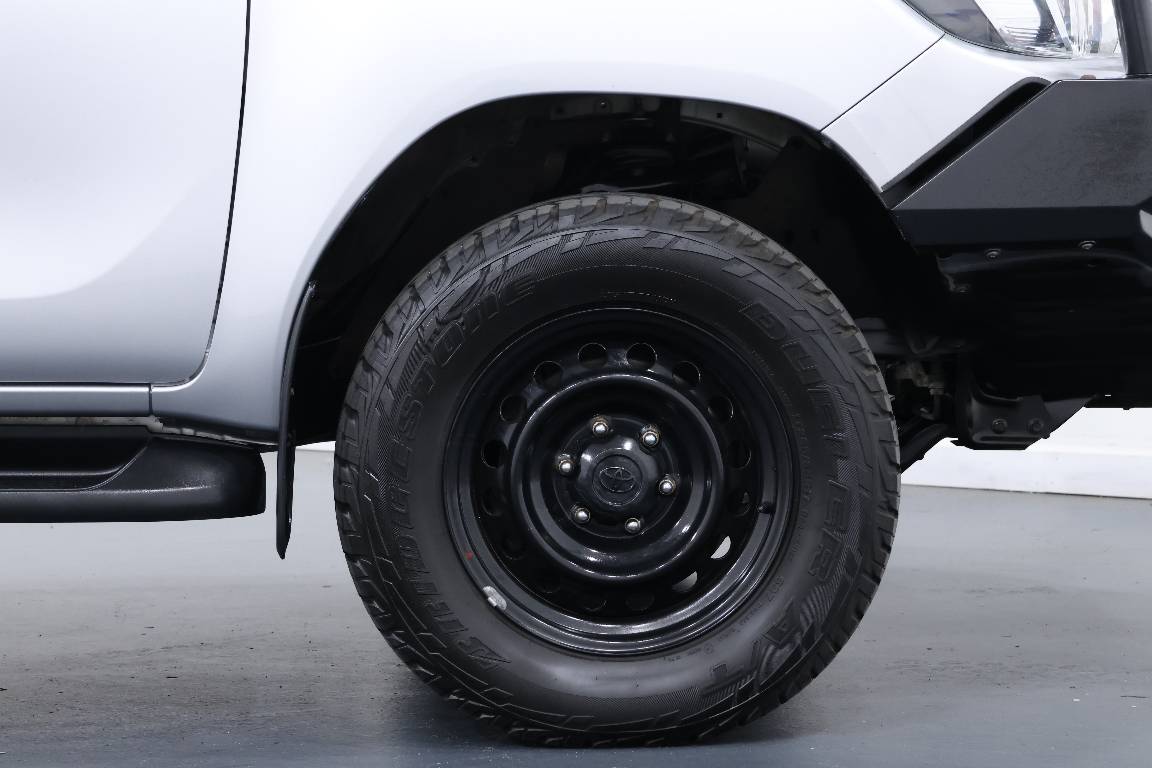 2019 Toyota Hilux SR (4X4)