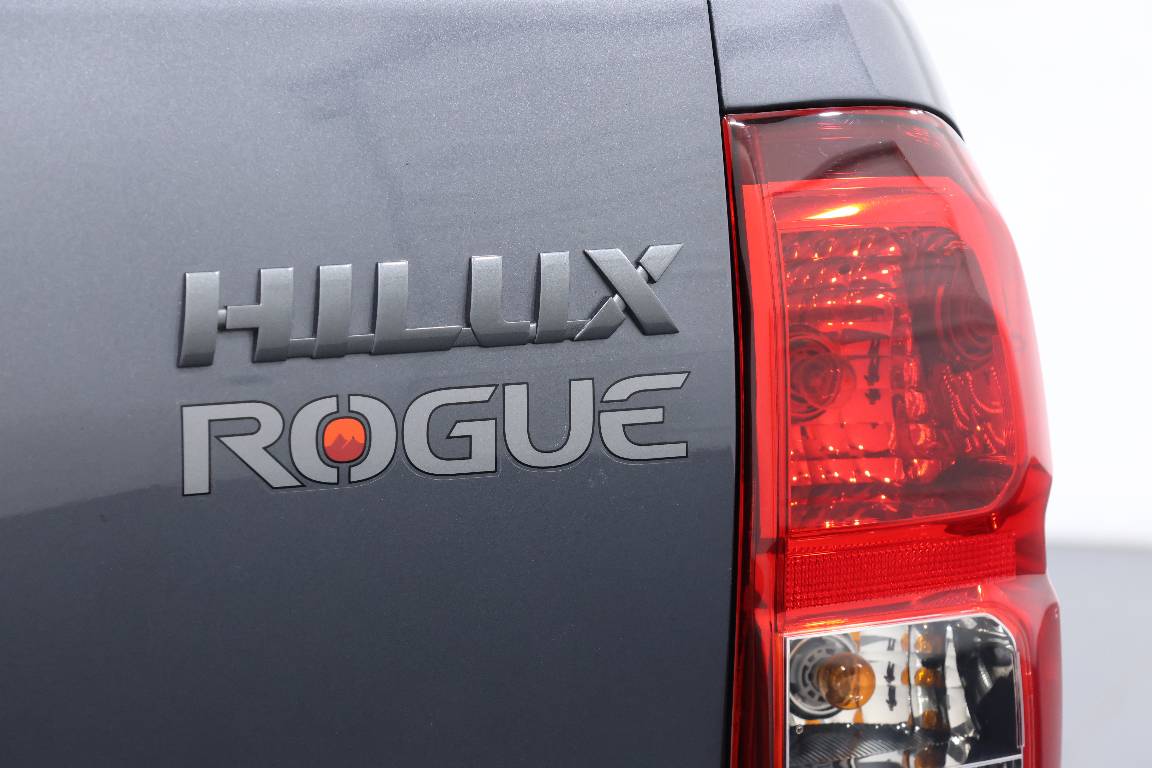 2019 Toyota Hilux ROGUE (4X4)