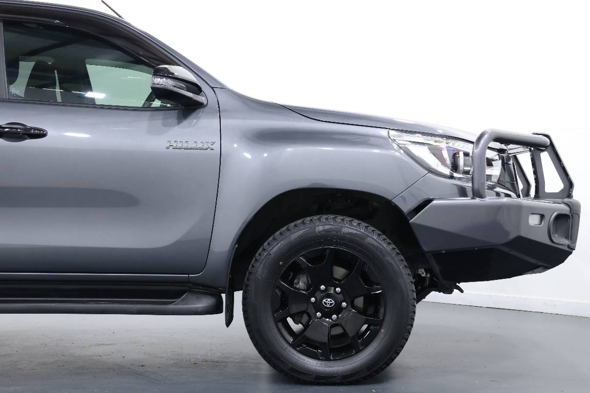 2019 Toyota Hilux ROGUE (4X4)