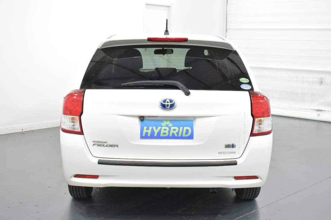 2013 Toyota Corolla Fielder 1.5L HYBRID 5 SEATER