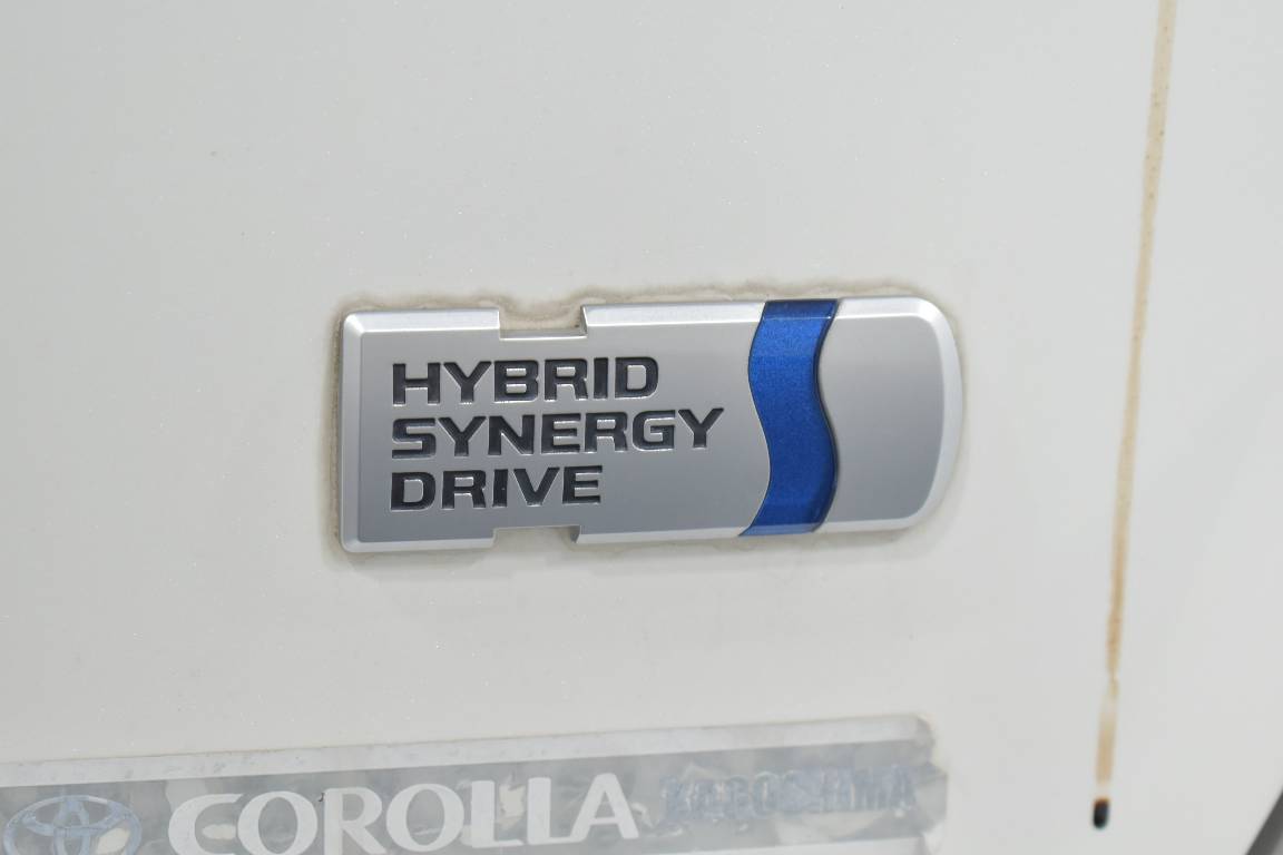 2013 Toyota Corolla Fielder 1.5L HYBRID 5 SEATER