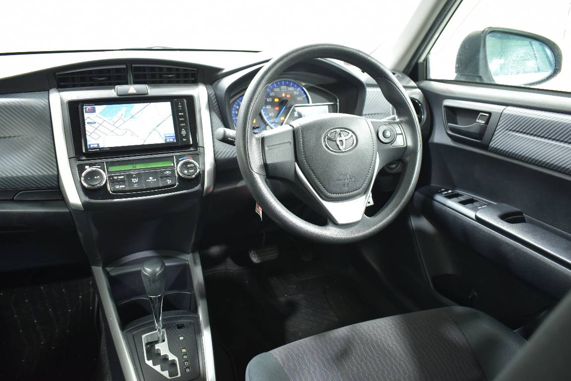 2013 Toyota Corolla Fielder 1.5L HYBRID 5 SEATER