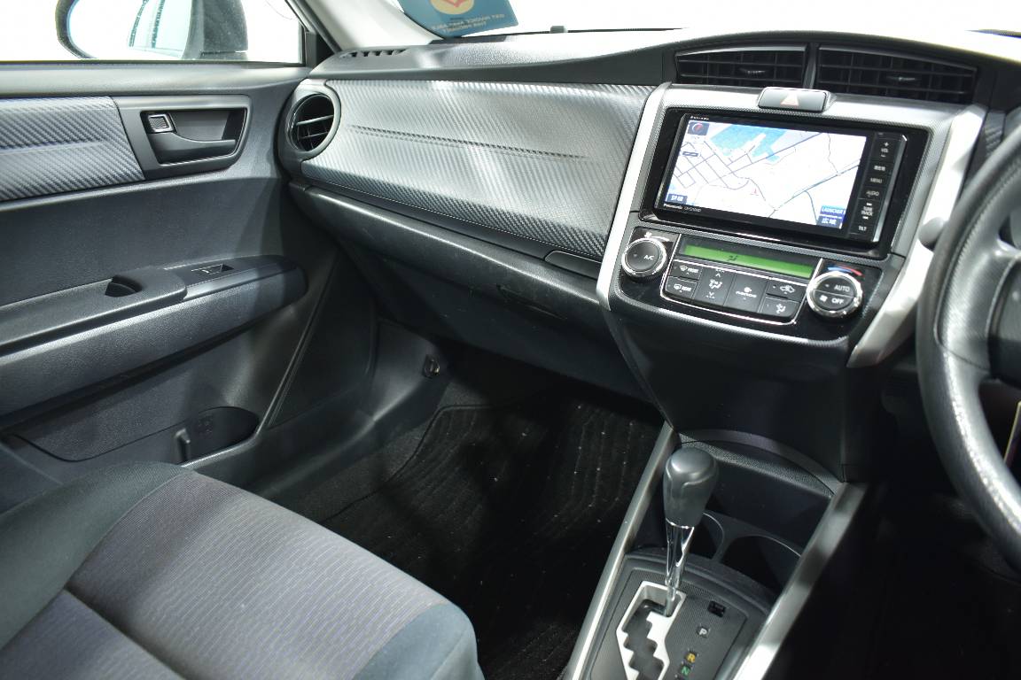 2013 Toyota Corolla Fielder 1.5L HYBRID 5 SEATER