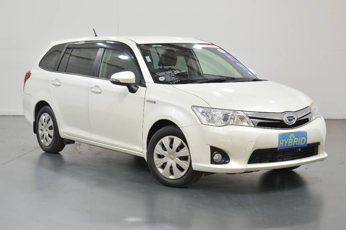 2013 Toyota Corolla Fielder 1.5L HYBRID 5 SEATER