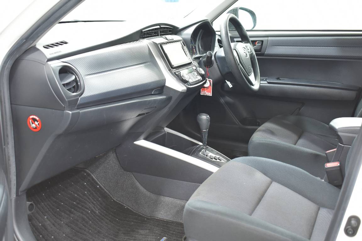 2013 Toyota Corolla Fielder 1.5L HYBRID 5 SEATER