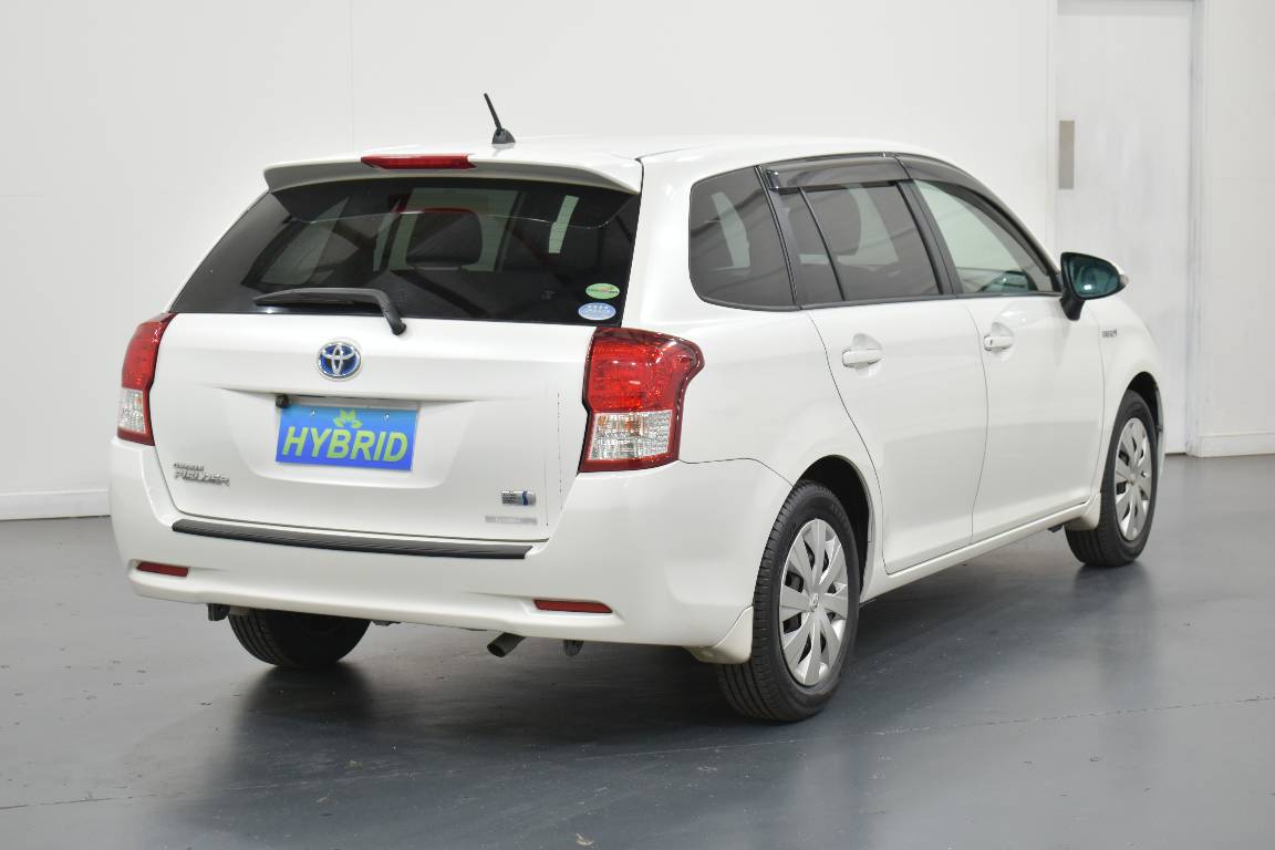 2013 Toyota Corolla Fielder 1.5L HYBRID 5 SEATER