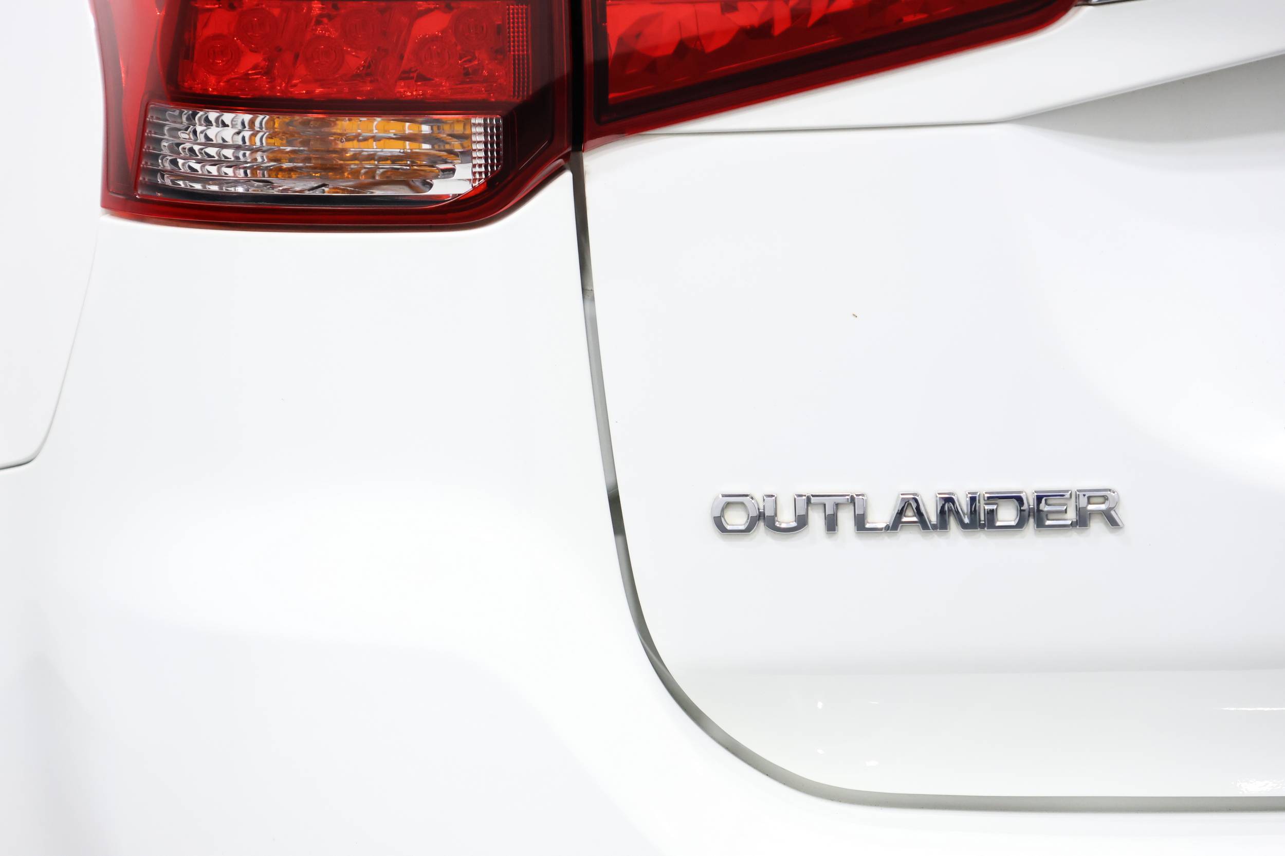 2021 Mitsubishi Outlander ES 7 SEAT (AWD)