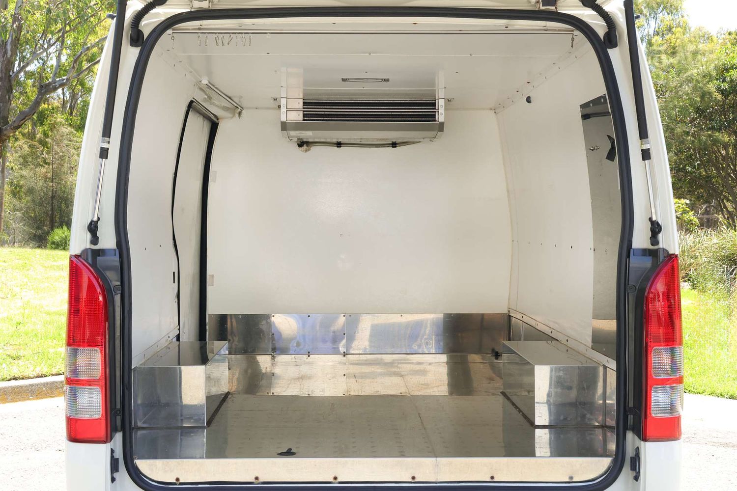 2013 Toyota Hiace REFRIGERATED -5C