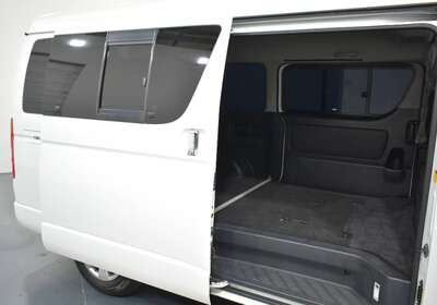 2011 TOYOTA HIACE 2.7L LWB WIDE SUPER GL 