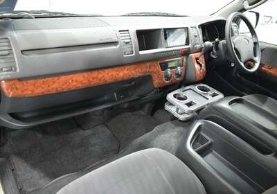 2011 TOYOTA HIACE 2.7L LWB WIDE SUPER GL 