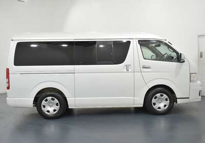 2011 TOYOTA HIACE 2.7L LWB WIDE SUPER GL 