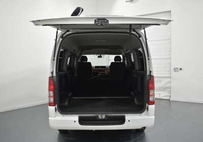 2011 TOYOTA HIACE 2.7L LWB WIDE SUPER GL 