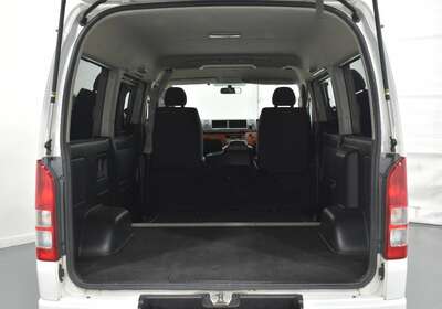 2011 TOYOTA HIACE 2.7L LWB WIDE SUPER GL 