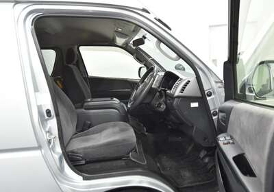 2013 TOYOTA HIACE 10 SEATER 2.7LT 2WD AUTO