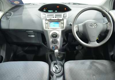 2009 TOYOTA YARIS YR