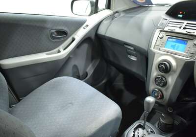 2009 TOYOTA YARIS YR