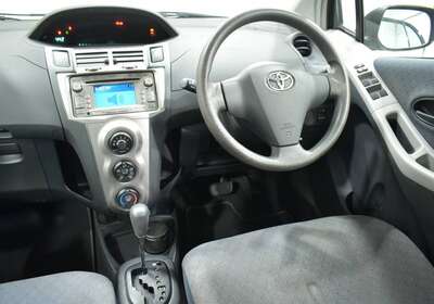 2009 TOYOTA YARIS YR