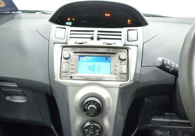 2009 TOYOTA YARIS YR