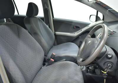 2009 TOYOTA YARIS YR