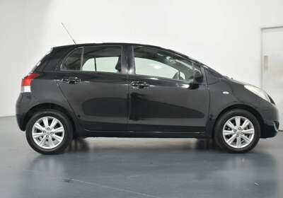 2009 TOYOTA YARIS YR