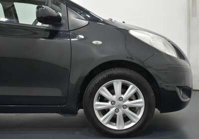 2009 TOYOTA YARIS YR