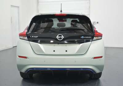 2017 NISSAN LEAF 100% ELECTRIC 5 SEATER