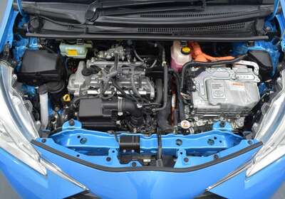 2017 TOYOTA VITZ HYBRID 1.5L 5 SEATER