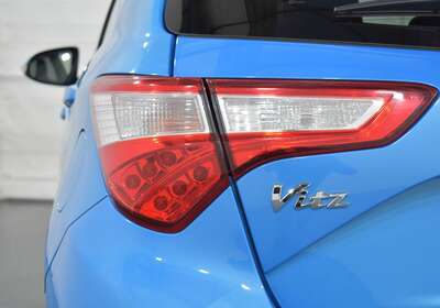 2017 TOYOTA VITZ HYBRID 1.5L 5 SEATER