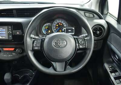 2017 TOYOTA VITZ HYBRID 1.5L 5 SEATER