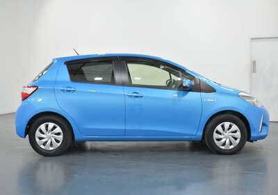 2017 TOYOTA VITZ HYBRID 1.5L 5 SEATER