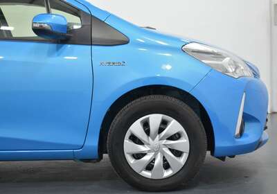 2017 TOYOTA VITZ HYBRID 1.5L 5 SEATER