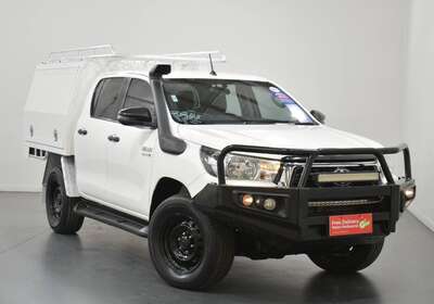 2019 TOYOTA HILUX SR (4X4)