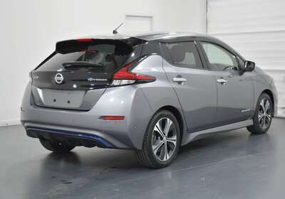 2018 NISSAN LEAF 100% ELECTRIC 5 SEATER