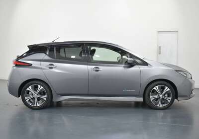 2018 NISSAN LEAF 100% ELECTRIC 5 SEATER