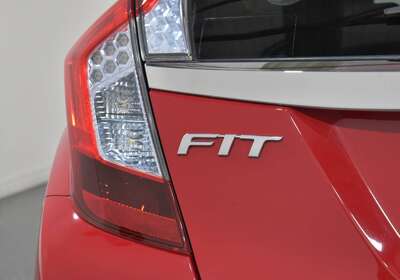 2015 HONDA FIT 1.5L HYBRID 5 SEATER